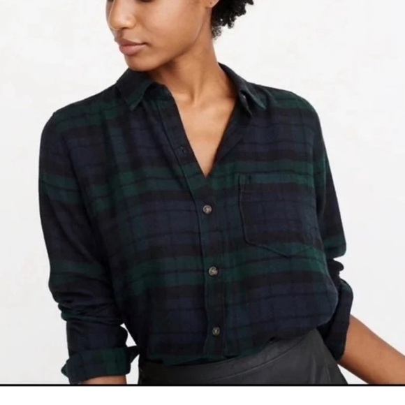 Never worn Abercrombie xs button up - Picture 2 of 2